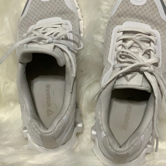 Vintage REEBOK 👟Womens Tennis shoes 👟 Size US 5- White - Picture 7 of 12